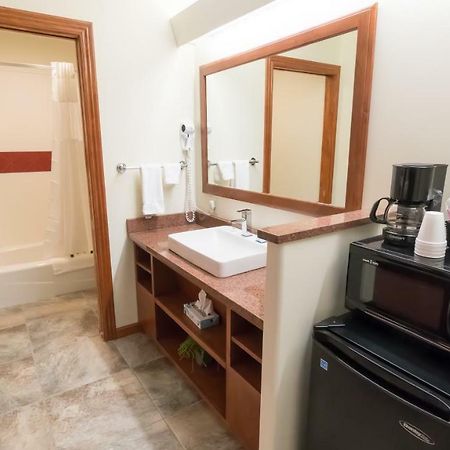 Shepherd Mountain Inn & Suites Pilot Knob Bagian luar foto