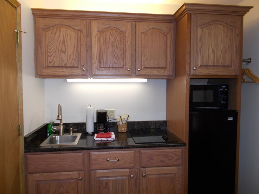 Shepherd Mountain Inn & Suites Pilot Knob Ruang foto