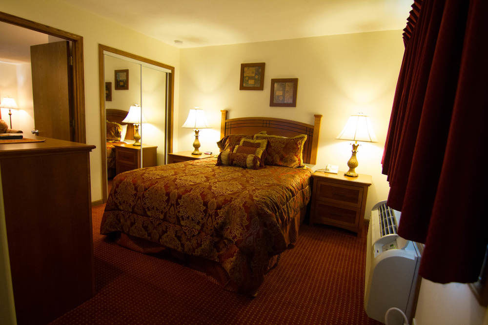 Shepherd Mountain Inn & Suites Pilot Knob Bagian luar foto