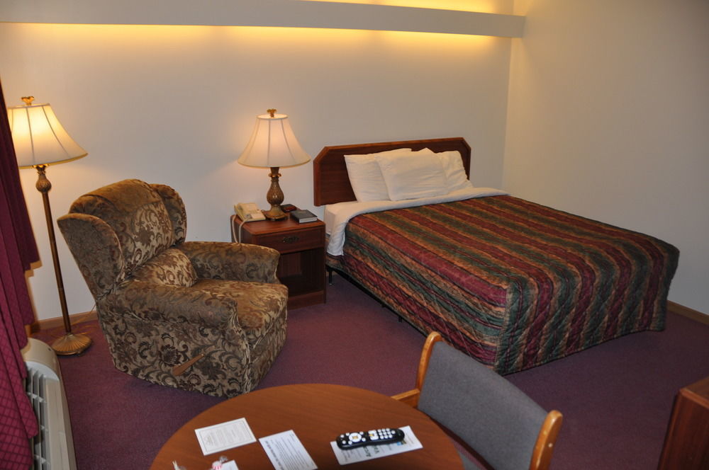 Shepherd Mountain Inn & Suites Pilot Knob Bagian luar foto