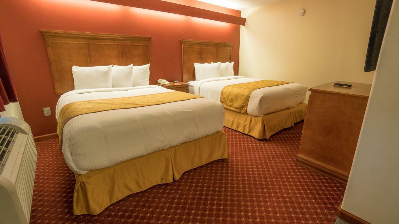 Shepherd Mountain Inn & Suites Pilot Knob Bagian luar foto
