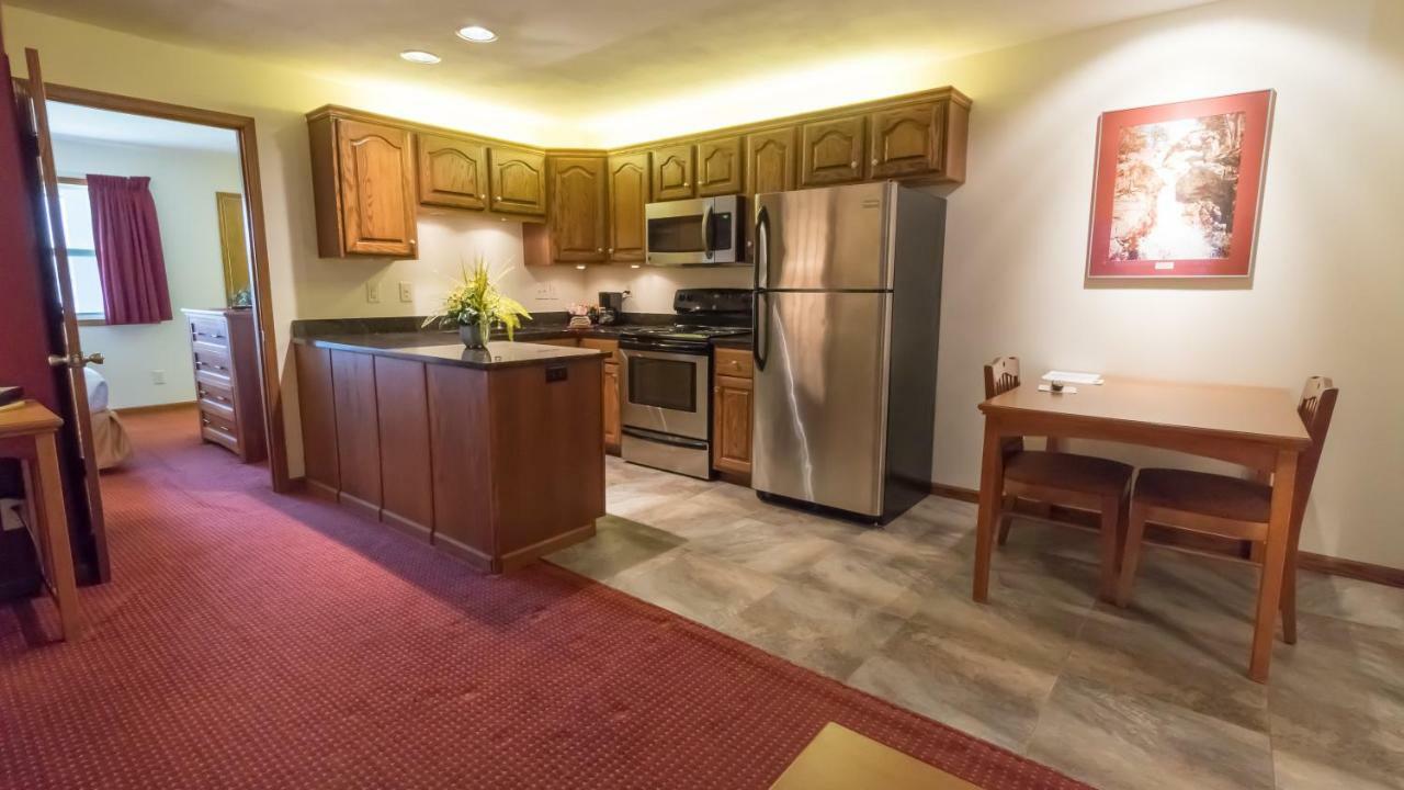 Shepherd Mountain Inn & Suites Pilot Knob Bagian luar foto