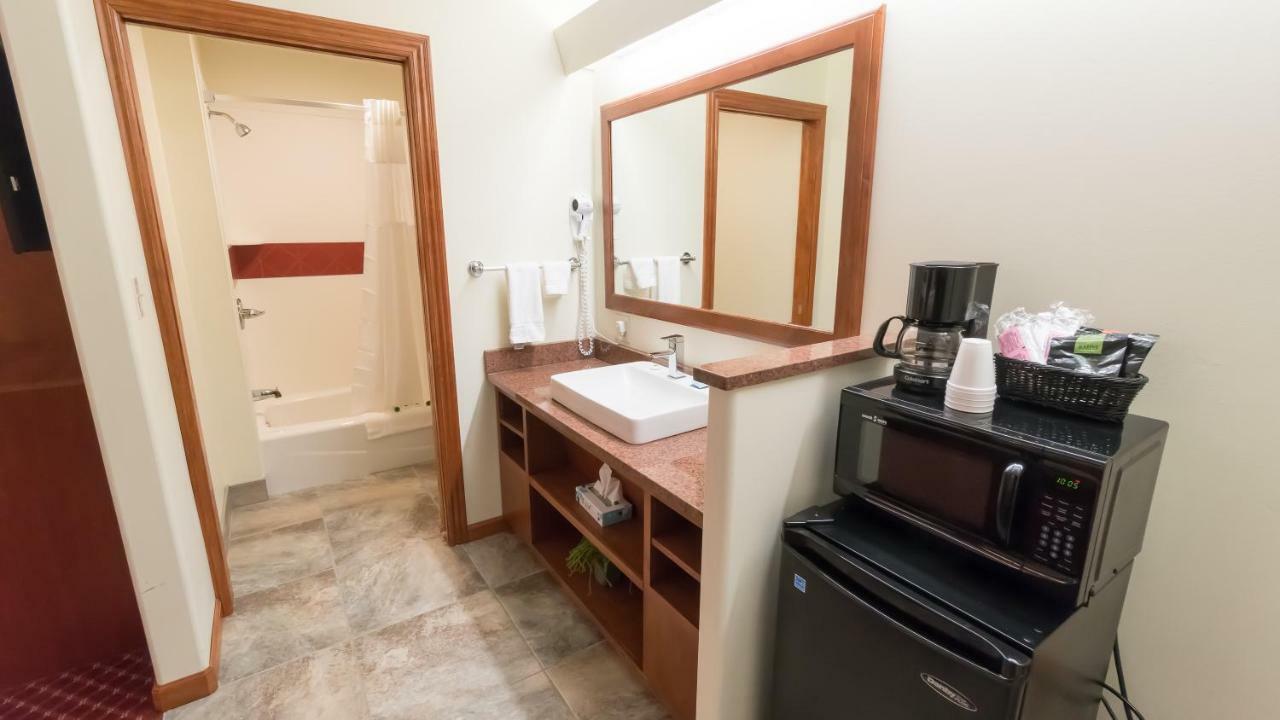Shepherd Mountain Inn & Suites Pilot Knob Bagian luar foto