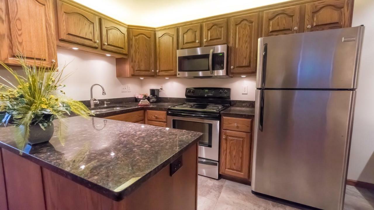 Shepherd Mountain Inn & Suites Pilot Knob Bagian luar foto