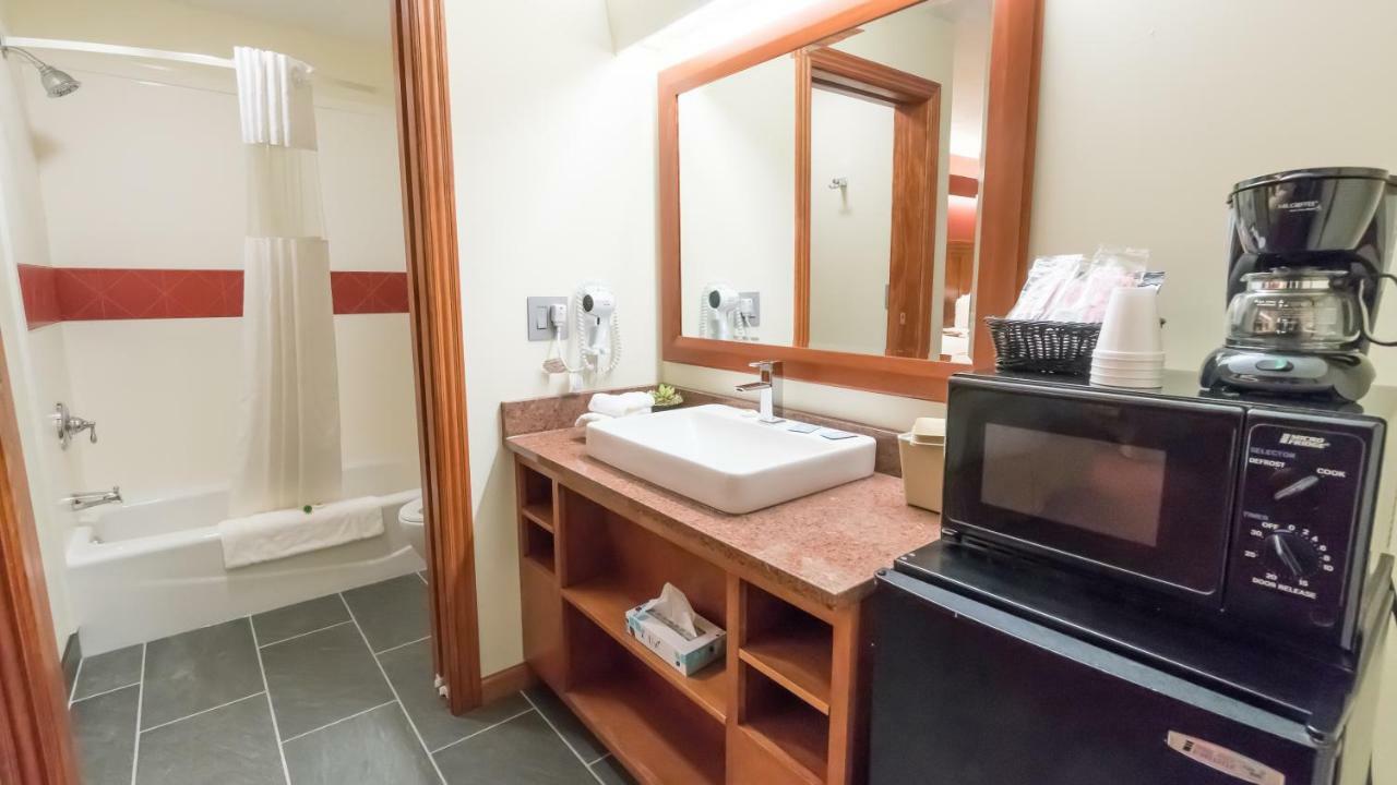 Shepherd Mountain Inn & Suites Pilot Knob Bagian luar foto