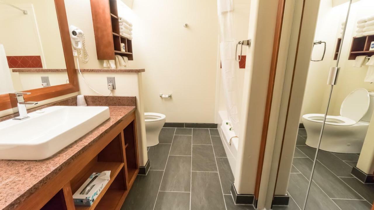 Shepherd Mountain Inn & Suites Pilot Knob Bagian luar foto