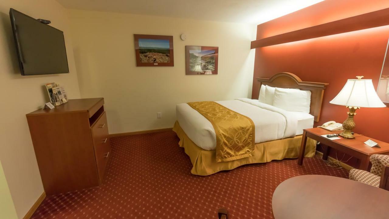 Shepherd Mountain Inn & Suites Pilot Knob Bagian luar foto