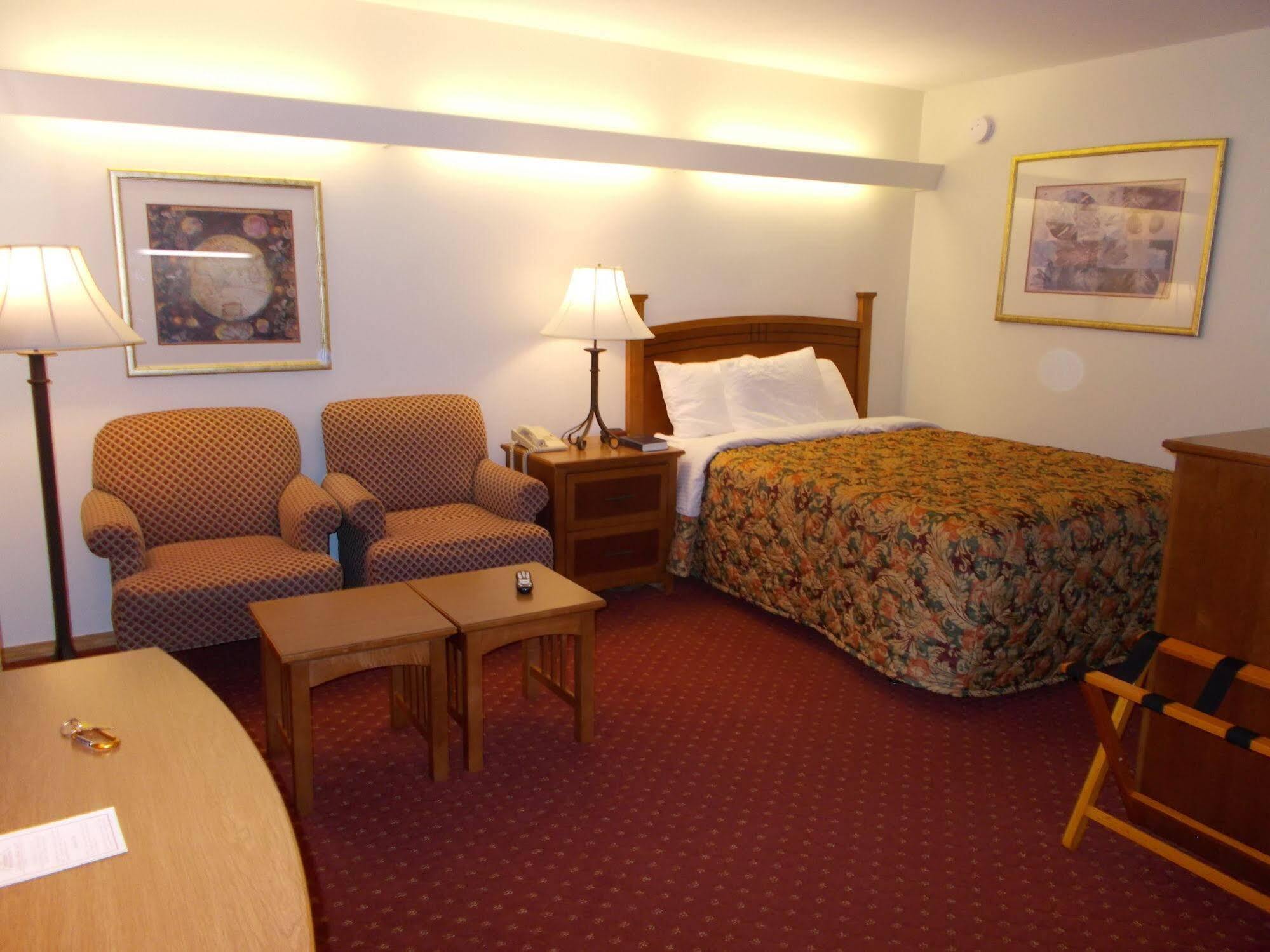 Shepherd Mountain Inn & Suites Pilot Knob Bagian luar foto