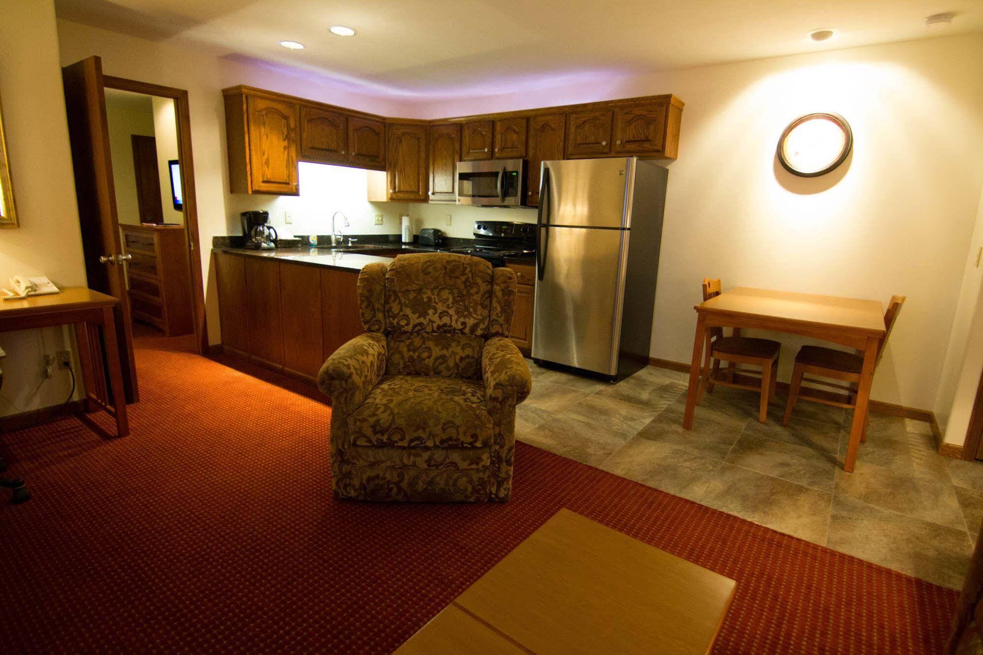 Shepherd Mountain Inn & Suites Pilot Knob Bagian luar foto