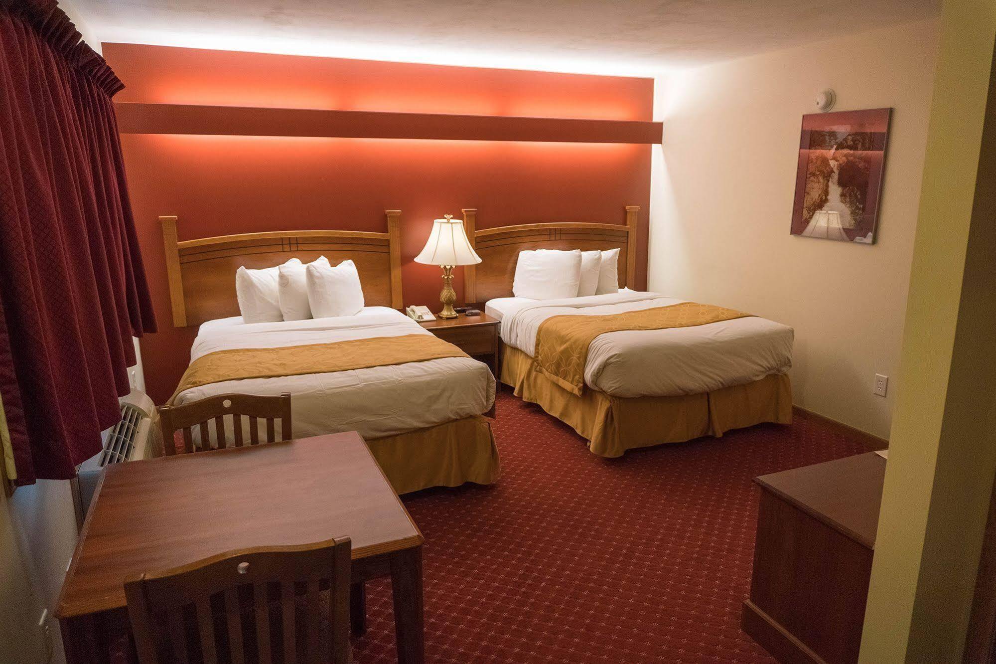 Shepherd Mountain Inn & Suites Pilot Knob Bagian luar foto