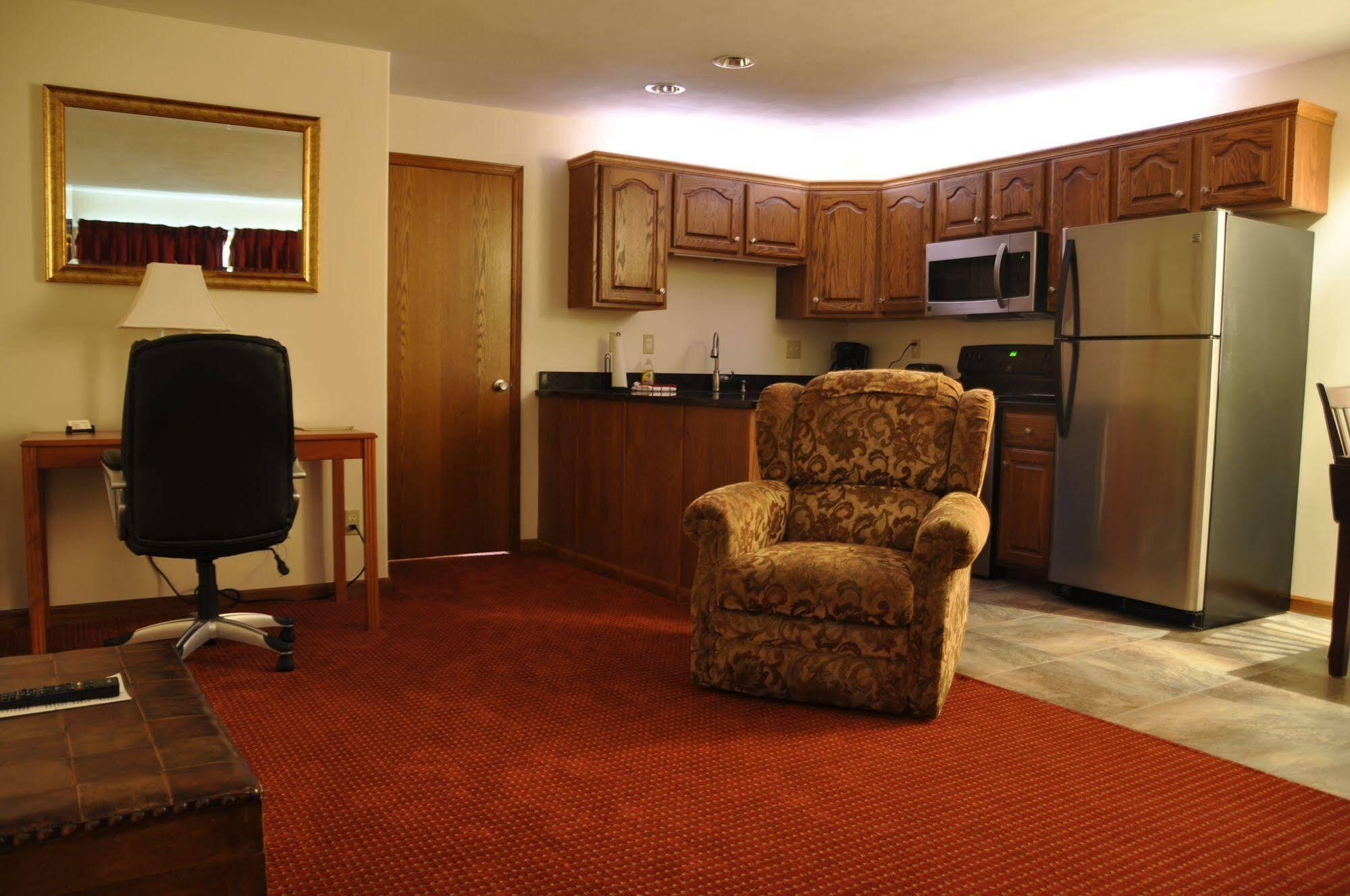 Shepherd Mountain Inn & Suites Pilot Knob Bagian luar foto