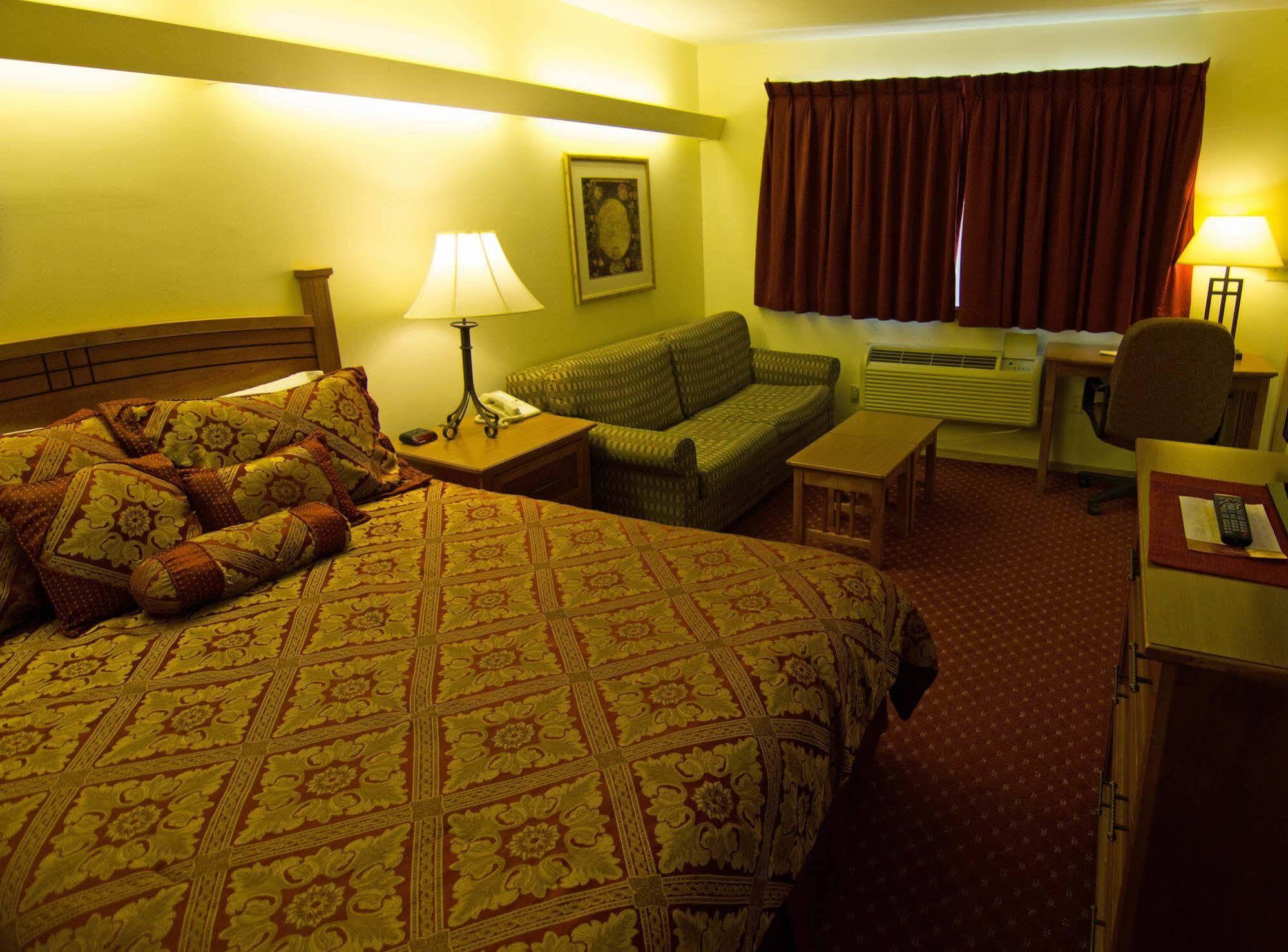 Shepherd Mountain Inn & Suites Pilot Knob Bagian luar foto
