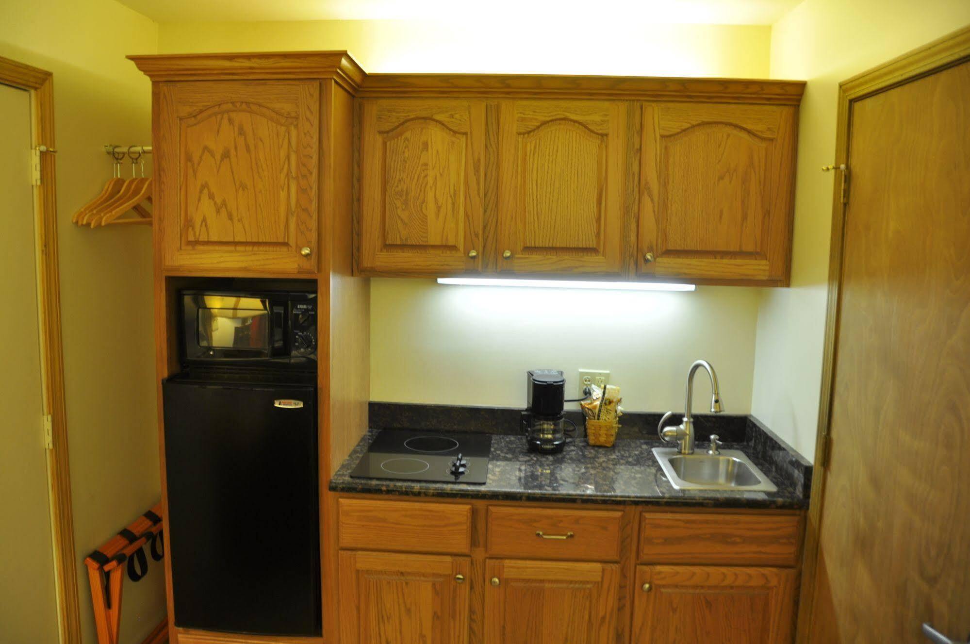 Shepherd Mountain Inn & Suites Pilot Knob Bagian luar foto