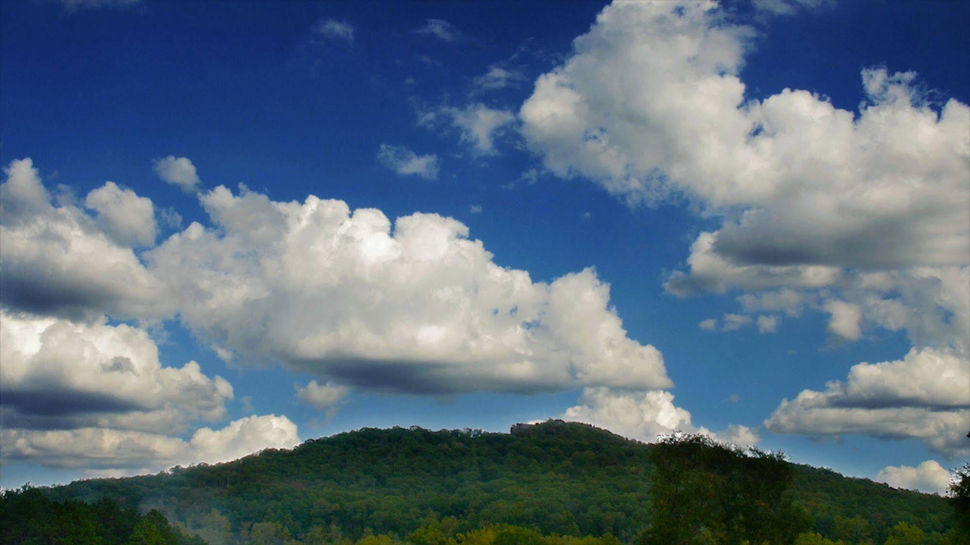 Shepherd Mountain Inn & Suites Pilot Knob Bagian luar foto